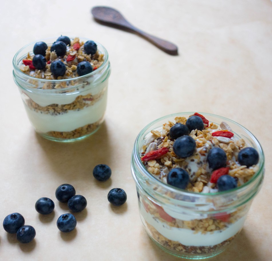 Yoghurt with granola